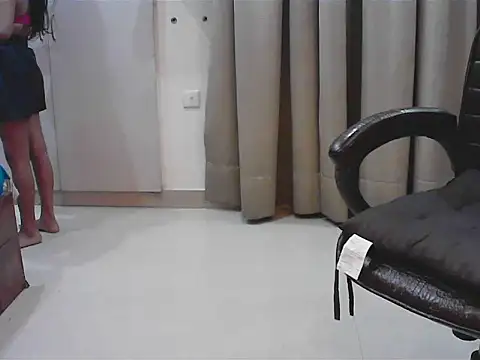 short girl  online show from October 16, 4:30 pm