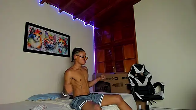 Snapshot of jordan_mm420 chatting on November 15, 11:43 pm jordan mm420 online show from November 15, 11:43 pm