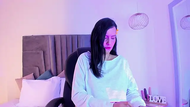 Coco-balenciaga online show from November 28, 11:57 am