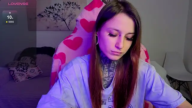 Snapshot of LilithPoison chatting on October 1, 6:03 pm LilithPoison online show from October 1, 6:03 pm