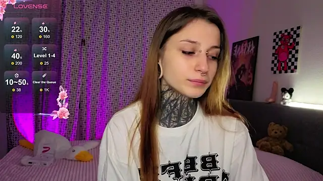 Snapshot of LilithPoison chatting on October 15, 6:19 pm LilithPoison online show from October 15, 6:19 pm