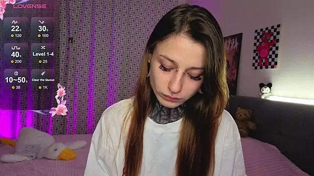 Snapshot of LilithPoison chatting on October 18, 6:52 pm LilithPoison online show from October 18, 6:52 pm