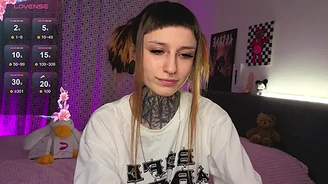 Snapshot of LilithPoison chatting on October 29, 6:20 pm LilithPoison online show from October 29, 6:20 pm