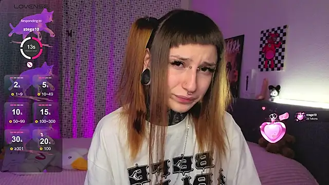 Snapshot of LilithPoison chatting on November 5, 6:19 pm LilithPoison online show from November 5, 6:19 pm