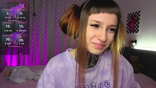 Snapshot of LilithPoison chatting on November 6, 6:09 pm LilithPoison online show from November 6, 6:09 pm