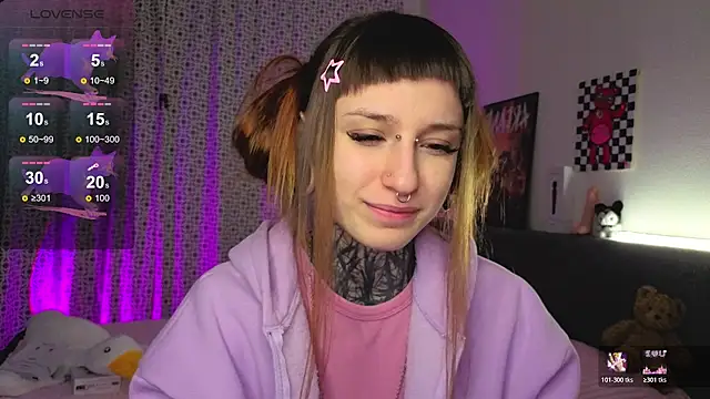 Snapshot of LilithPoison chatting on November 9, 6:06 pm LilithPoison online show from November 9, 6:06 pm