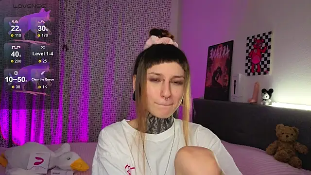 Snapshot of LilithPoison chatting on November 12, 6:08 pm LilithPoison online show from November 12, 6:08 pm