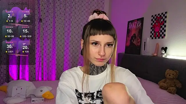 Snapshot of LilithPoison chatting on November 13, 6:07 pm LilithPoison online show from November 13, 6:07 pm