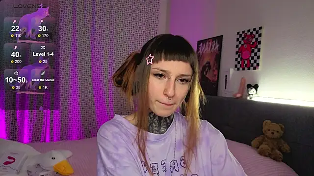 Snapshot of LilithPoison chatting on November 15, 6:04 pm LilithPoison online show from November 15, 6:04 pm