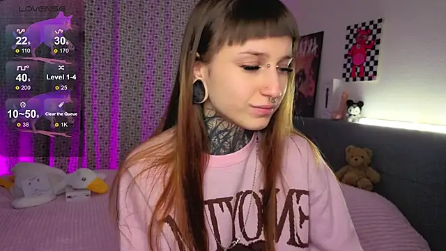 Snapshot of LilithPoison chatting on November 19, 6:08 pm LilithPoison online show from November 19, 6:08 pm