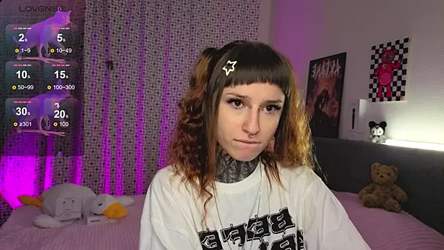 Snapshot of LilithPoison chatting on November 21, 6:06 pm LilithPoison online show from November 21, 6:06 pm