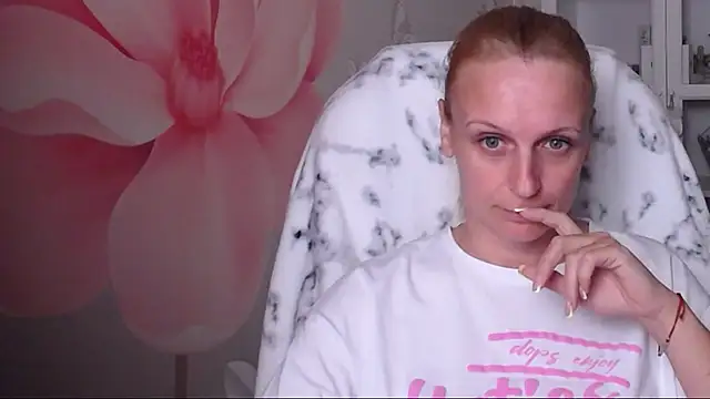 Snapshot of Venus_love1 chatting on September 16, 4:08 pm Venus love1 online show from September 16, 4:08 pm