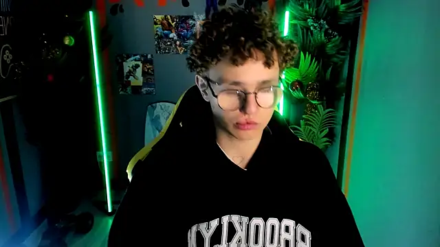 NathanCurl online show from December 21, 10:33 am