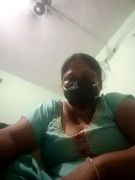 Snapshot of Mmm143 chatting on September 29, 8:24 pm Mmm143 online show from September 29, 8:24 pm