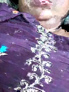 Snapshot of Mmm143 chatting on October 1, 5:13 am Mmm143 online show from October 1, 5:13 am