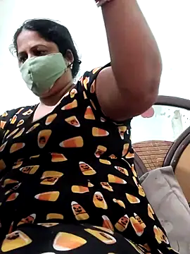 Snapshot of Mmm143 chatting on October 19, 9:43 am Mmm143 online show from October 19, 9:43 am