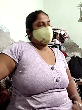 Snapshot of Mmm143 chatting on November 15, 6:33 am Mmm143 online show from November 15, 6:33 am