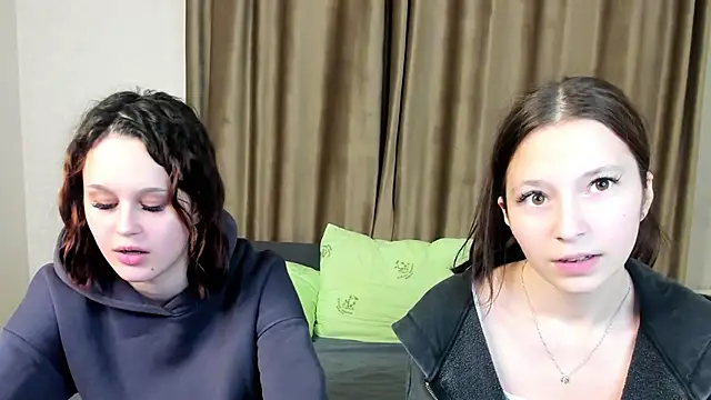 GabrielleLynchard online show from September 22, 7:05 pm