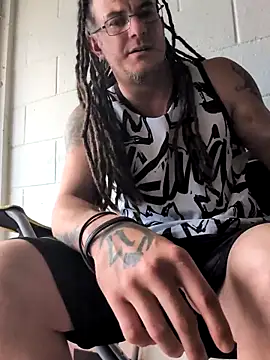 Snapshot of Clownboi17 chatting on September 25, 7:17 pm Clownboi17 online show from September 25, 7:17 pm