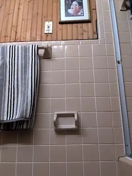 Snapshot of Clownboi17 chatting on October 29, 7:10 am Clownboi17 online show from October 29, 7:10 am