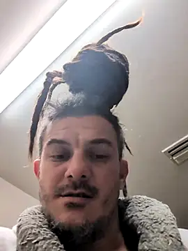 Snapshot of Clownboi17 chatting on November 20, 5:40 am Clownboi17 online show from November 20, 5:40 am