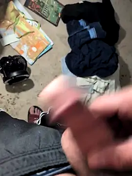 Snapshot of Clownboi17 chatting on November 21, 8:02 am Clownboi17 online show from November 21, 8:02 am