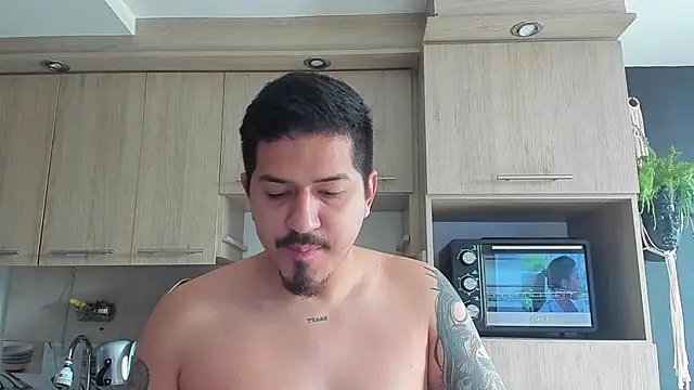 Arnolwilliams online show from October 26, 8:59 pm