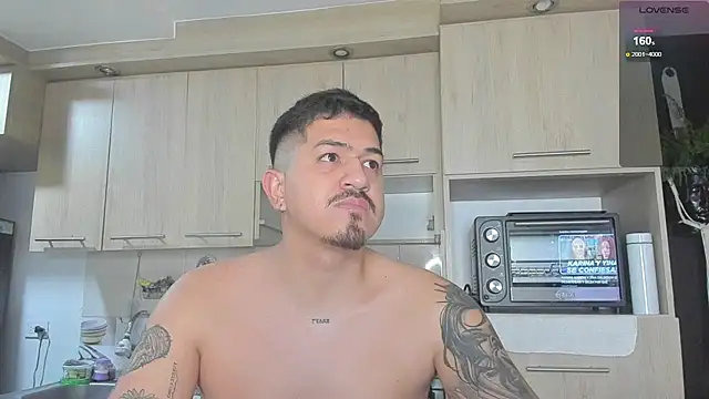 Arnolwilliams online show from October 31, 5:41 am