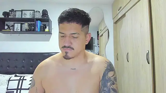 Arnolwilliams online show from November 12, 10:52 pm