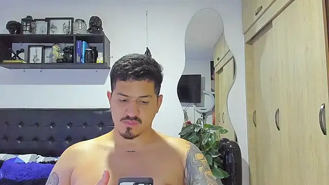 Arnolwilliams online show from November 20, 1:17 am