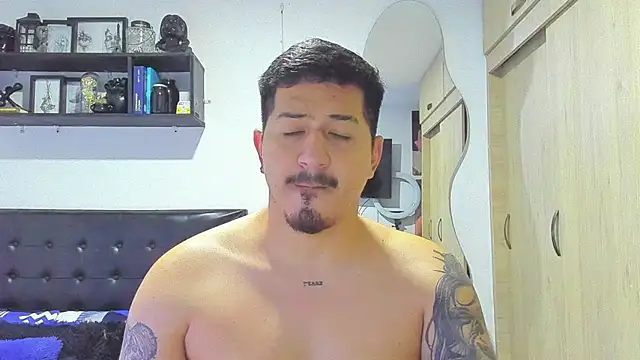 Arnolwilliams online show from November 25, 1:49 am