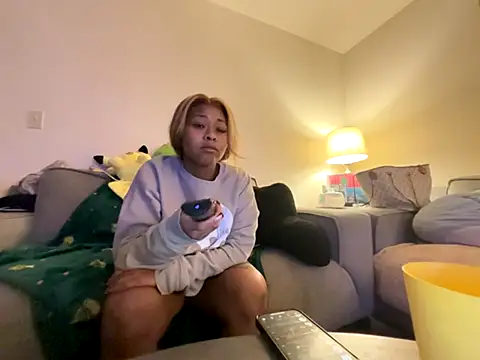 Snapshot of GoddessFatPuss chatting on October 27, 7:34 am GoddessFatPuss online show from October 27, 7:34 am