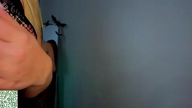 Snapshot of DieraHardeyy chatting on October 27, 1:09 am DieraHardeyy online show from October 27, 1:09 am