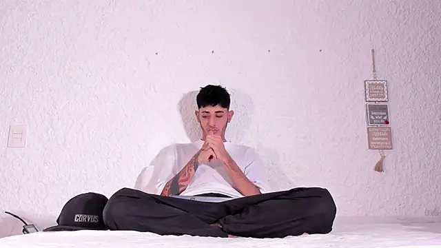 Snapshot of j_martony chatting on November 17, 12:22 pm j martony online show from November 17, 12:22 pm