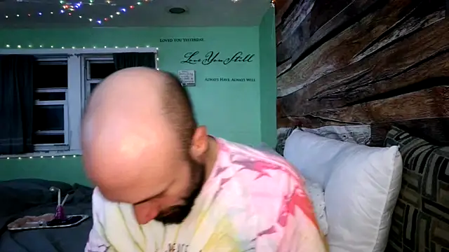 Snapshot of versatilevortex chatting on October 31, 2:45 am versatilevortex online show from October 31, 2:45 am