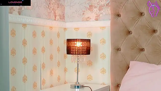 CoraVex online show from October 4, 3:48 am