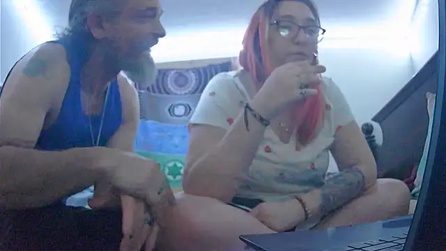 Violet-Dreamz333 online show from December 22, 11:35 pm