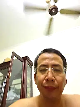 Snapshot of MaiHoang2k chatting on October 5, 1:42 pm MaiHoang2k online show from October 5, 1:42 pm