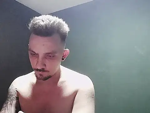 guesswhatbitch online show from October 4, 11:47 pm