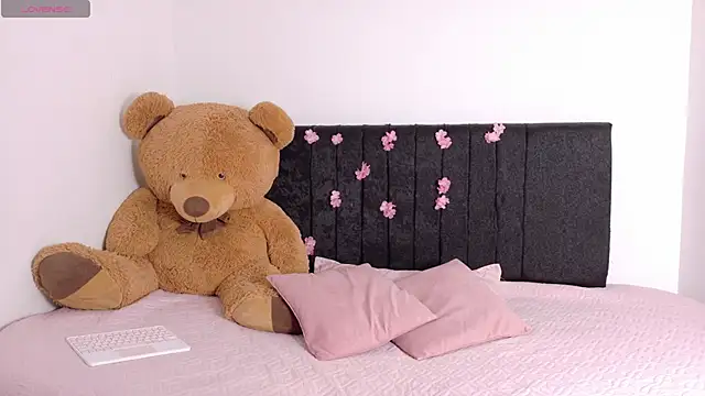 Natashaparker   online show from October 6, 7:44 pm