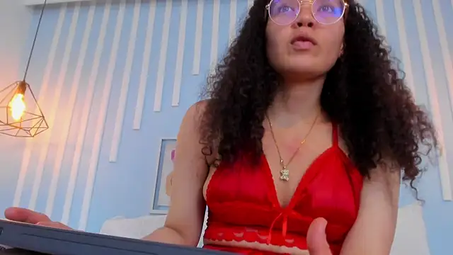 SweetStarr  online show from October 3, 8:17 pm