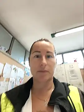 Snapshot of bichota85 chatting on October 3, 10:34 am bichota85 online show from October 3, 10:34 am