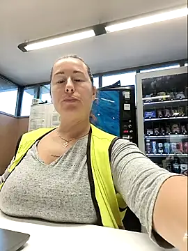 Snapshot of bichota85 chatting on October 8, 9:40 am bichota85 online show from October 8, 9:40 am