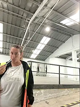 Snapshot of bichota85 chatting on October 9, 10:35 am bichota85 online show from October 9, 10:35 am