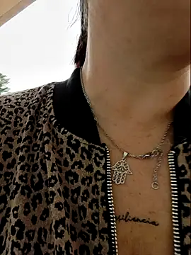 Snapshot of bichota85 chatting on November 2, 12:51 pm bichota85 online show from November 2, 12:51 pm