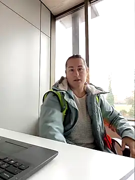 Snapshot of bichota85 chatting on December 2, 10:20 am bichota85 online show from December 2, 10:20 am