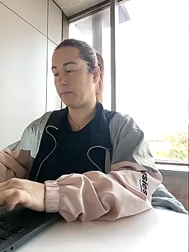 Snapshot of bichota85 chatting on December 3, 9:40 am bichota85 online show from December 3, 9:40 am