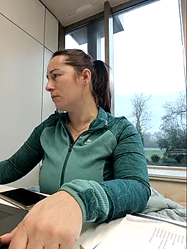 Snapshot of bichota85 chatting on December 15, 9:02 am bichota85 online show from December 15, 9:02 am