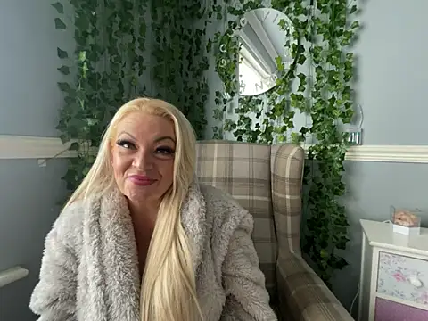 BonnyDesire online show from October 25, 1:18 pm