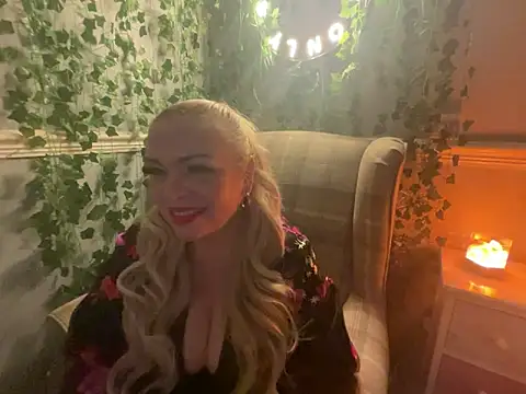 BonnyDesire online show from November 6, 8:10 pm